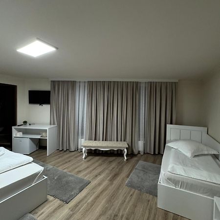 Conacul Pestera Ursilor Chiscau Exterior photo