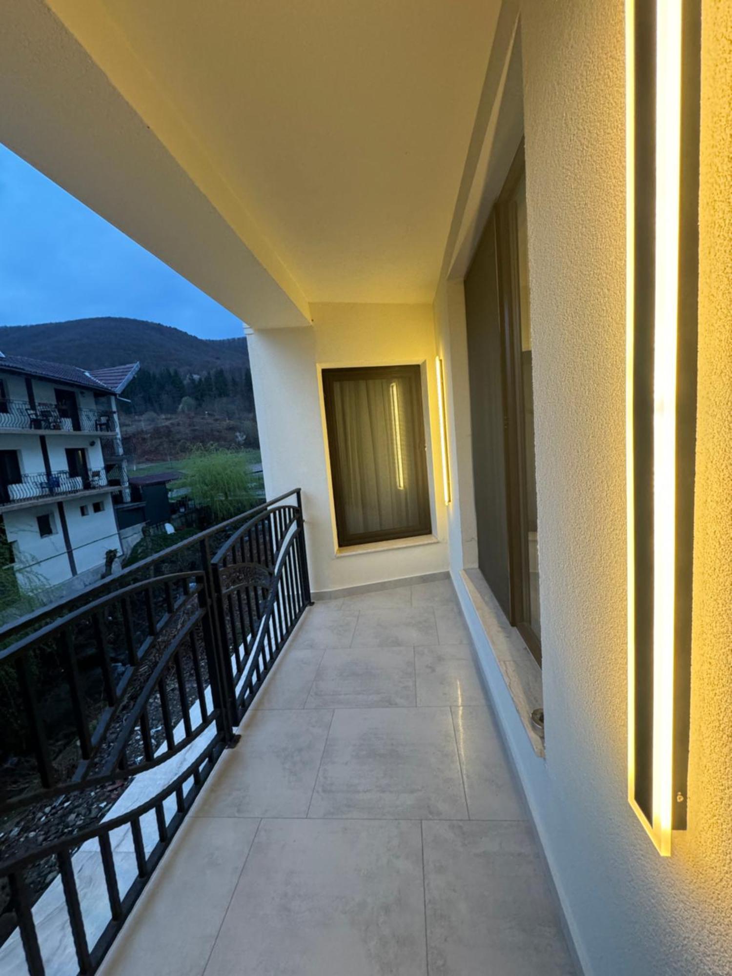 Conacul Pestera Ursilor Chiscau Exterior photo