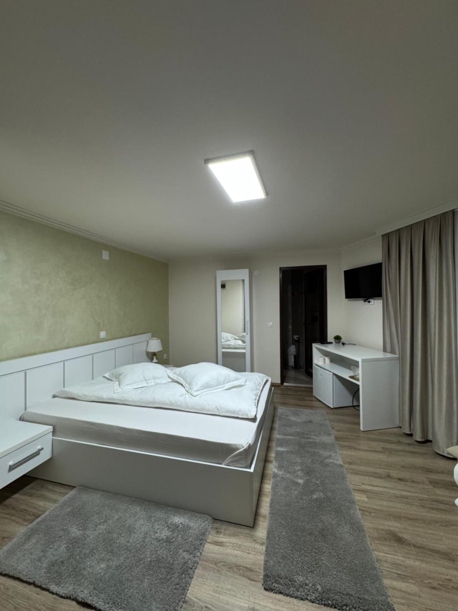 Conacul Pestera Ursilor Chiscau Exterior photo